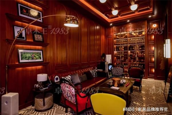 王探索开启多元生活场景的CQ9电子红木整装：卓木(图3)