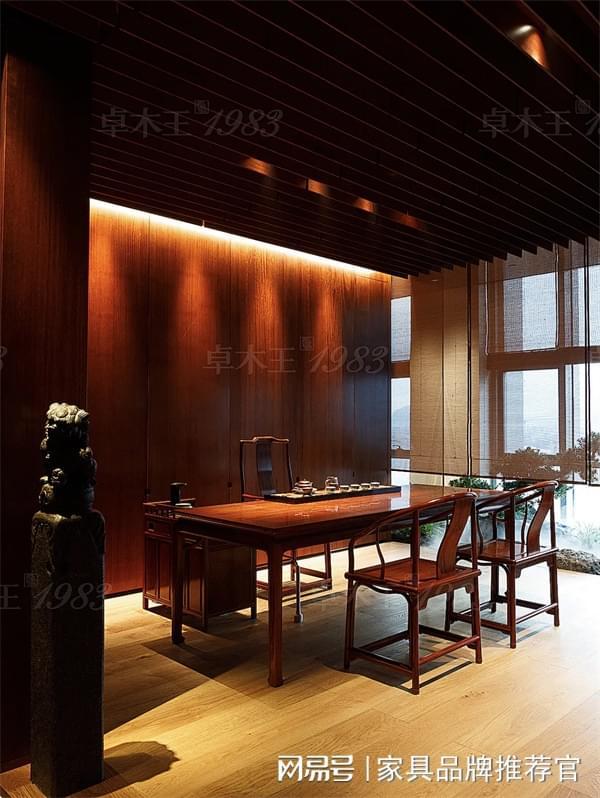 王探索开启多元生活场景的CQ9电子红木整装：卓木(图2)